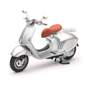 moto-new-ray-vespa-946-silver-1-12-50033739
